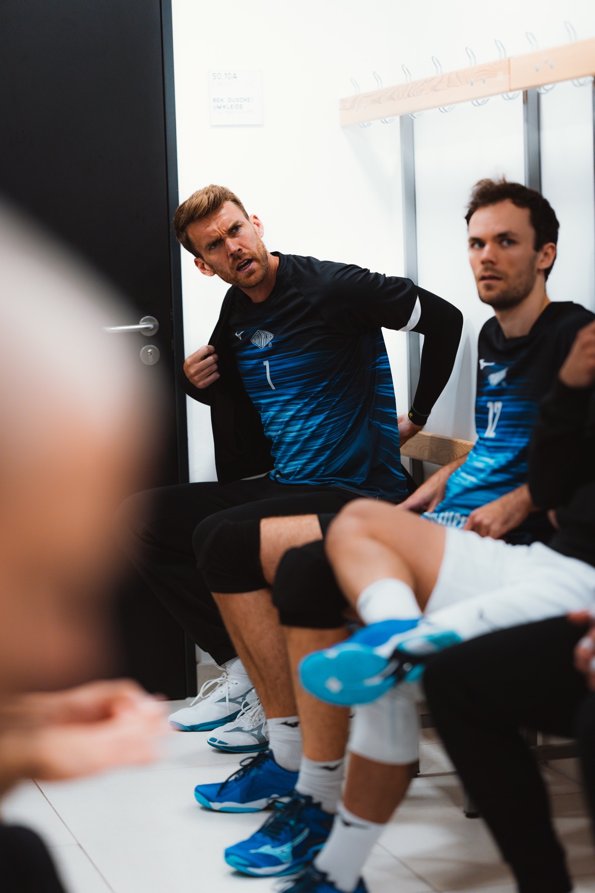 Eintracht Spontent Spieler in der Kabine
